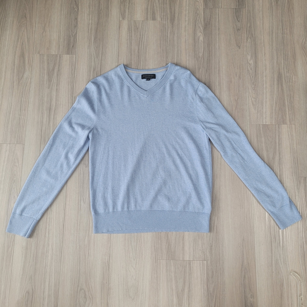 Banana Republic Light Gray V-Neck Sweater